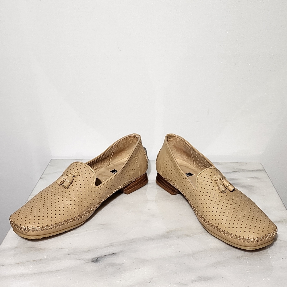 Stuart Weitzman Beige Loafers